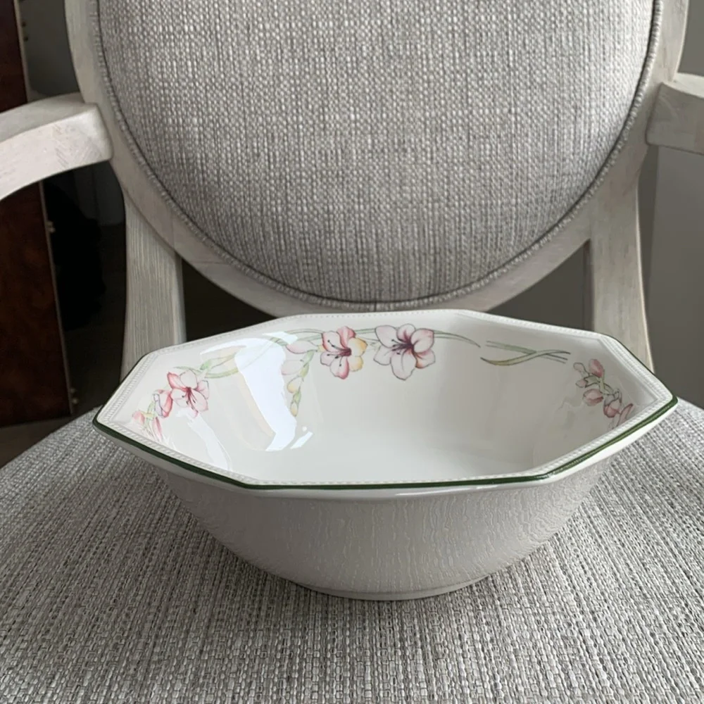 Johnson Brothers UK SANDRINGHAM Serving Bowl